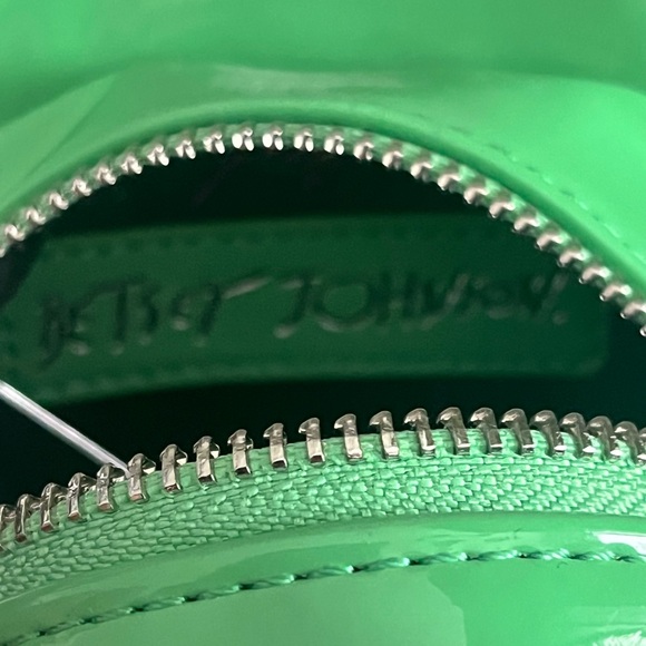 BETSEY JOHNSON Teddy Gummy Bear Novelty Green Crossbody Bag Patent Cute - Picture 6 of 6